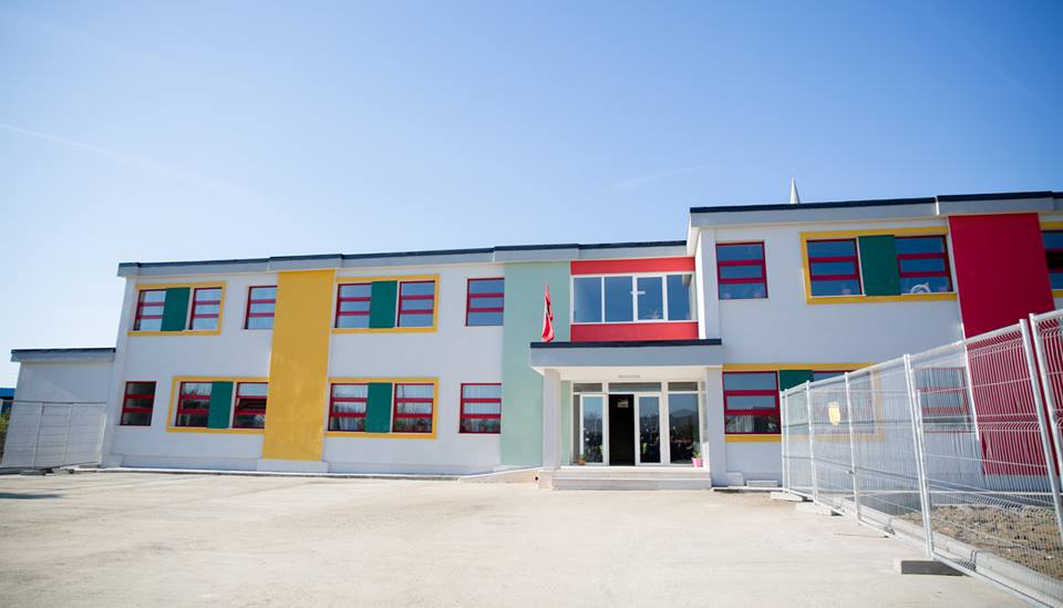 Costruzione della scuola di 9-anni Golem, Kavajë