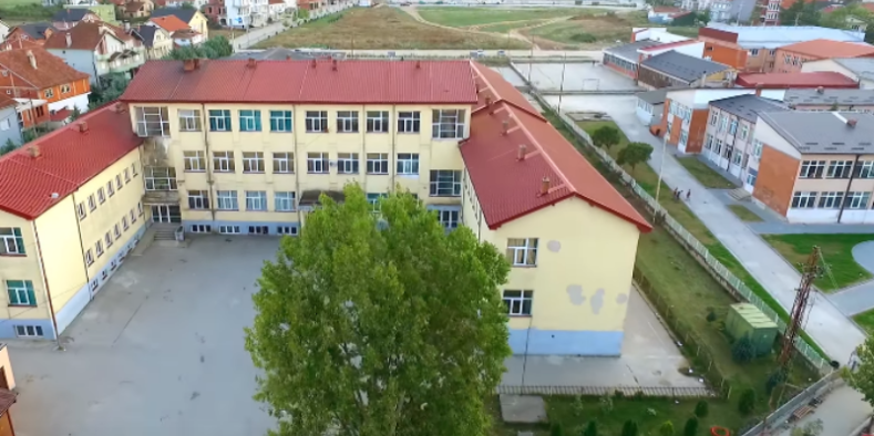 Ricostruzione della scuola “Thanas Bozo”, costruzione di palestra e campi sportivi, unità amministrative Kolonjë, Municipio di Lushnja